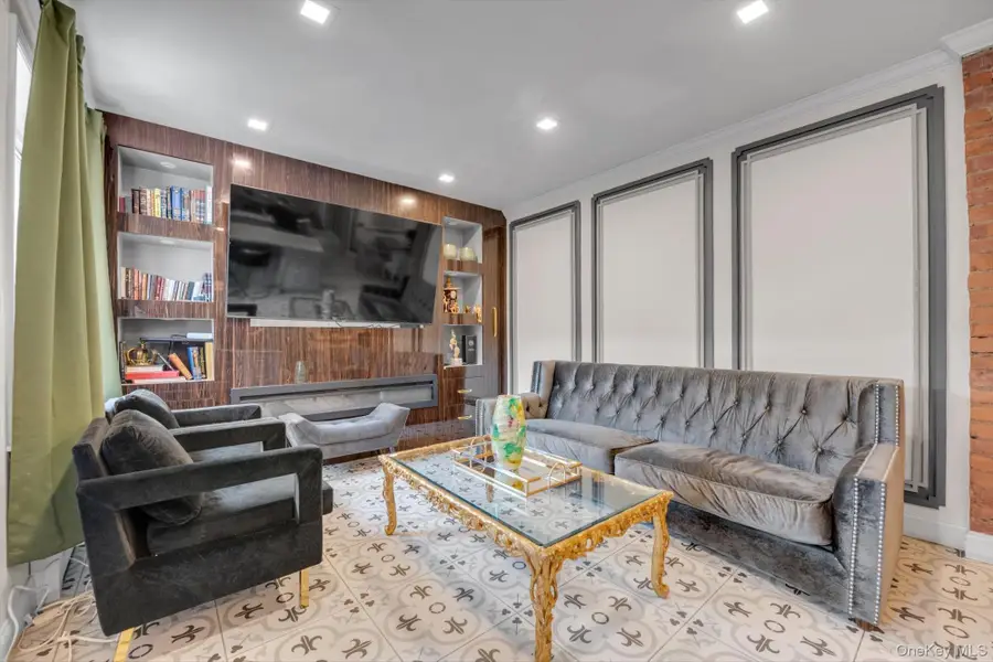 284 Central Avenue #A4, Lawrence, NY 11559 - Image #2