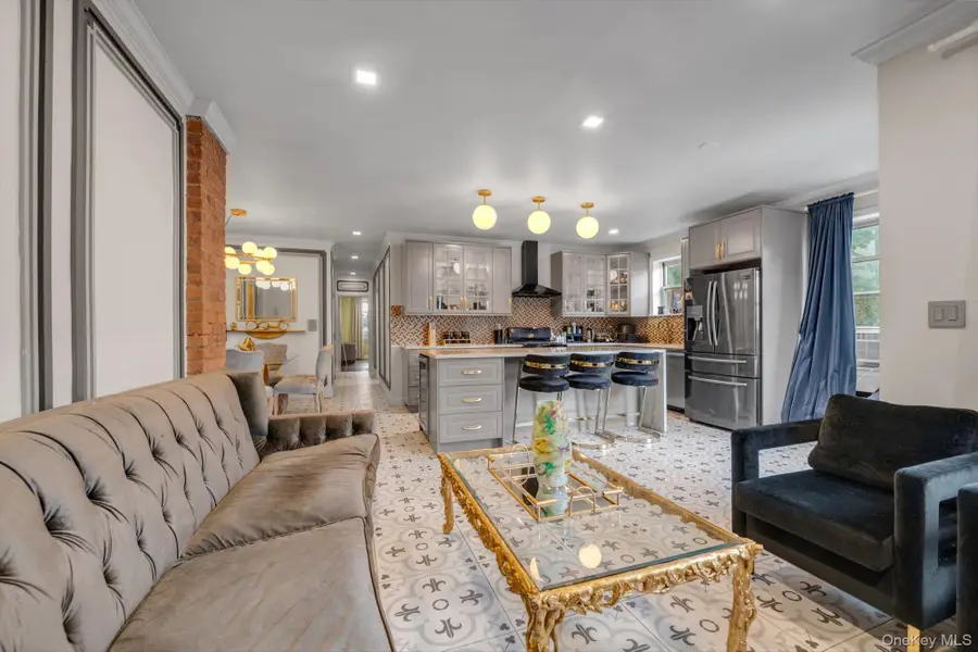 284 Central Avenue #A4, Lawrence, NY 11559 - Image #3