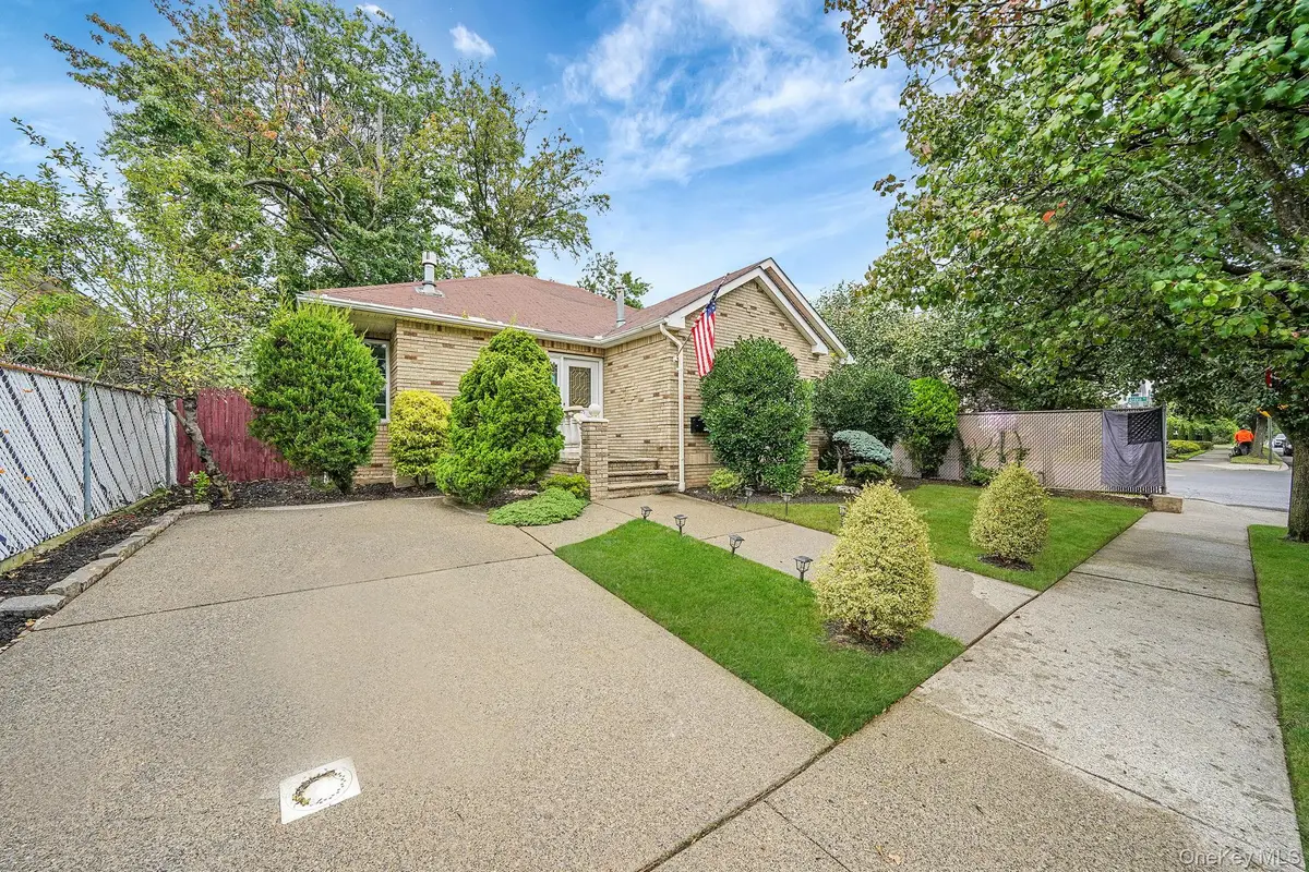 155 Bathgate St, Staten Island, NY 10312 - Image #1