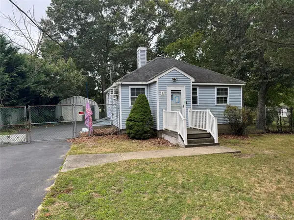 30 Quensel Court, Lake Grove, NY 11755