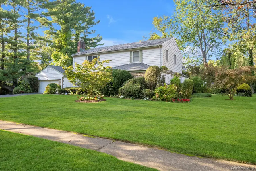 36 Somerset Drive S, Great Neck, NY 11020 - Image #2