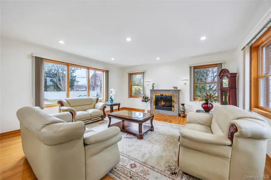 29 Grove Street, Hicksville, NY 11801 - Image #3