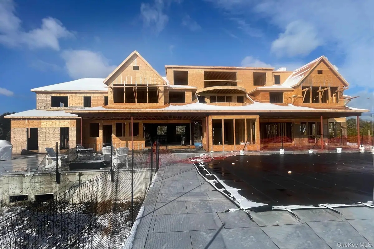 40 Quaquanantuck Lane, Quogue, NY 11959 - Image #1