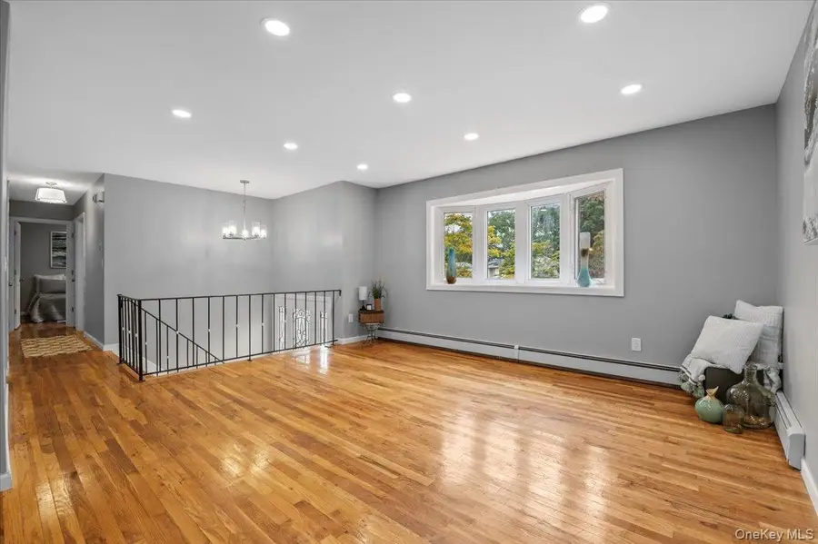 7 Bennett Court, Copiague, NY 11726 - Image #2