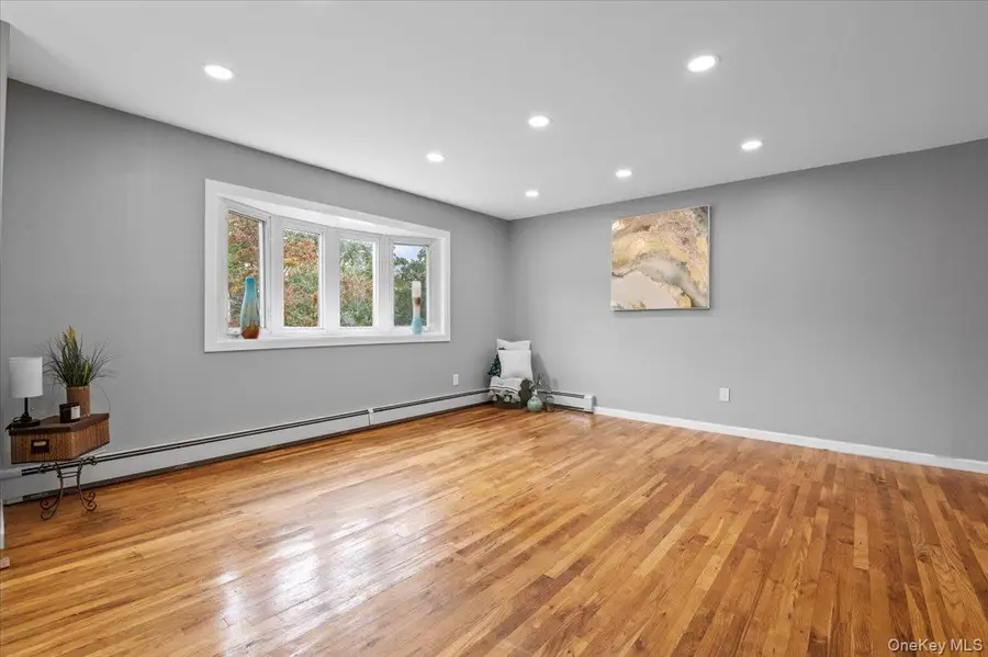 7 Bennett Court, Copiague, NY 11726 - Image #3