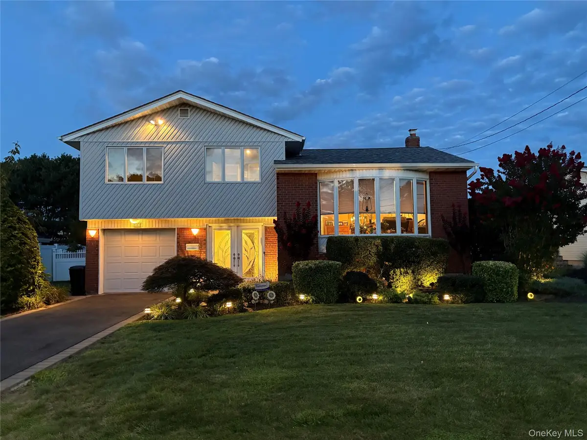 33 W End Avenue, Massapequa, NY 11758 - Image #1