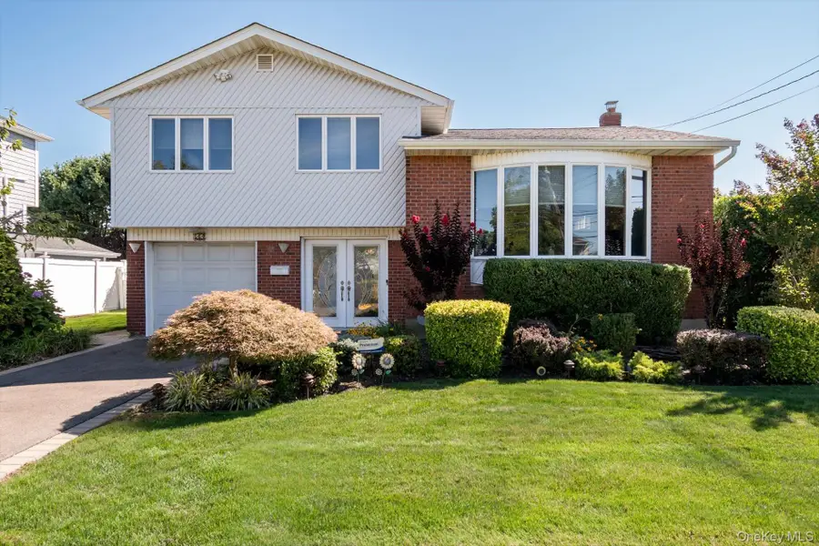 33 W End Avenue, Massapequa, NY 11758 - Image #2
