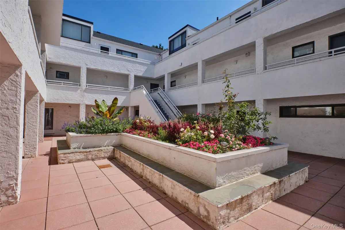 21 Canterbury Road #6, Great Neck, NY 11021 - Image #1