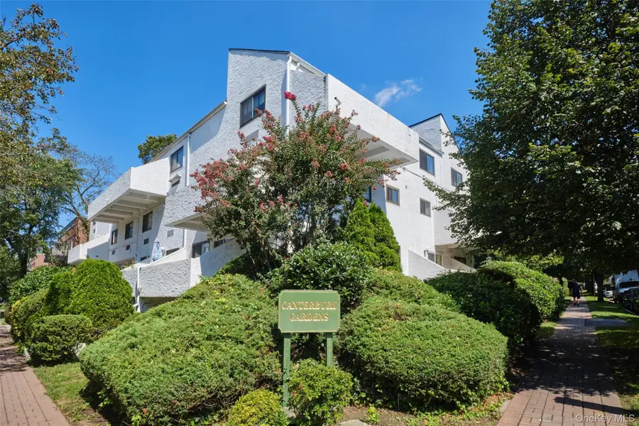 21 Canterbury Road #6, Great Neck, NY 11021 - Image #2