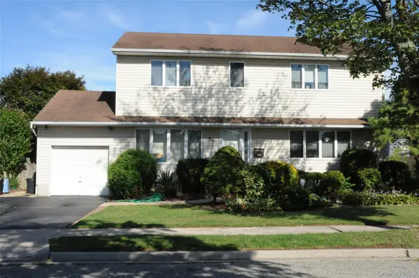 32 Kalda Lane, Plainview, NY 11803