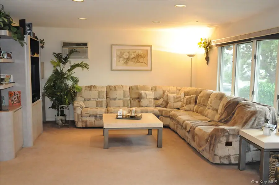 32 Kalda Lane, Plainview, NY 11803 - Image #2