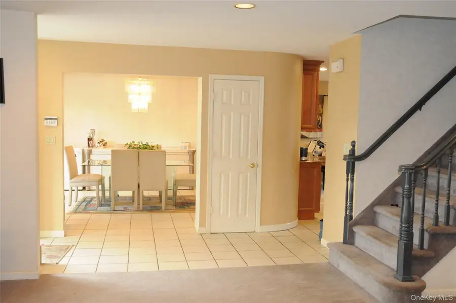 32 Kalda Lane, Plainview, NY 11803 - Image #3