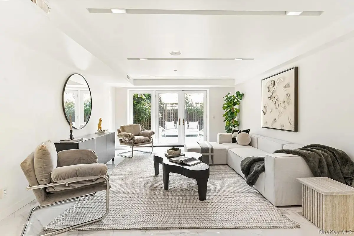 135 E 38th Street, Manhattan, NY 10016 - Image #1