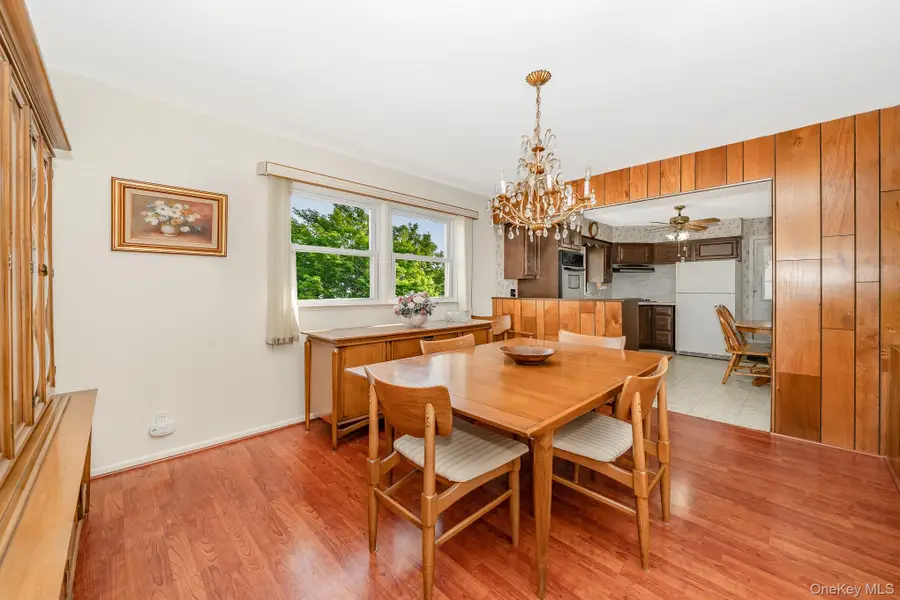 558 N Hawthorne Street, Massapequa, NY 11758 - Image #3