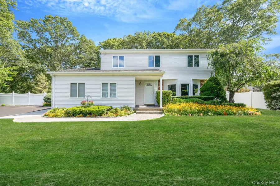 9 Lorraine Court, Smithtown, NY 11787 - Image #3