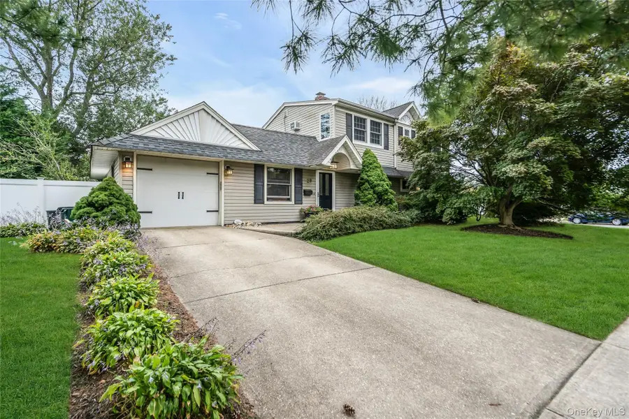 29 Crystal Lane, Westbury, NY 11590 - Image #2