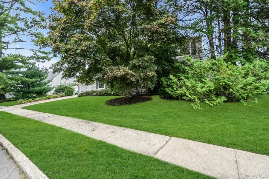 29 Crystal Lane, Westbury, NY 11590 - Image #3