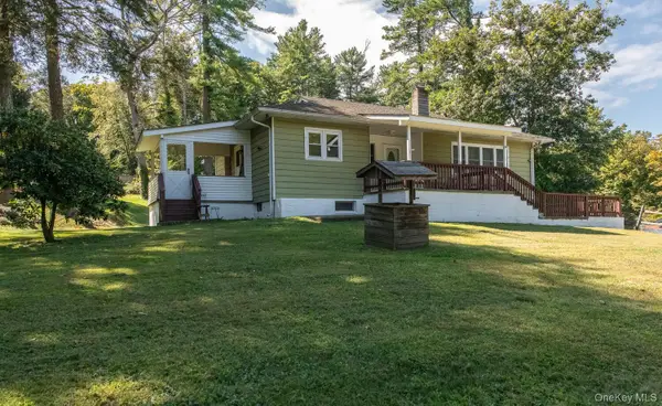 44 Pine Woods Road, Hyde Park, NY 12538