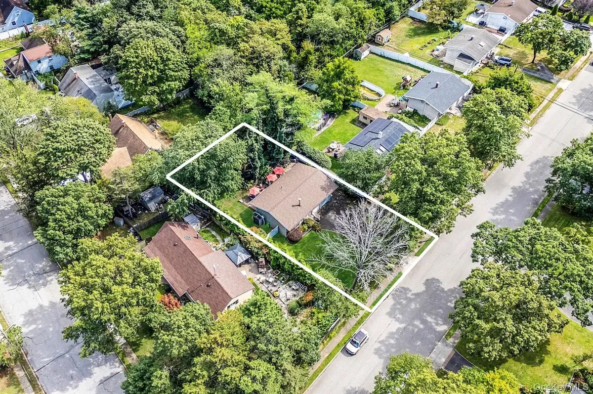 27 Split Cedar Drive, Islandia, NY 11749 - Image #1