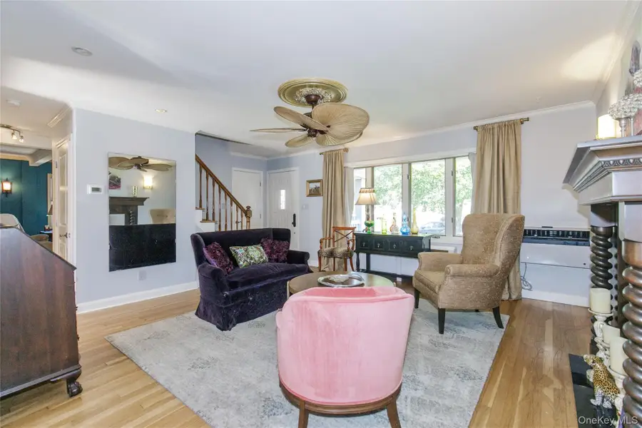 34 Linden Street, New Hyde Park, NY 11040 - Image #3