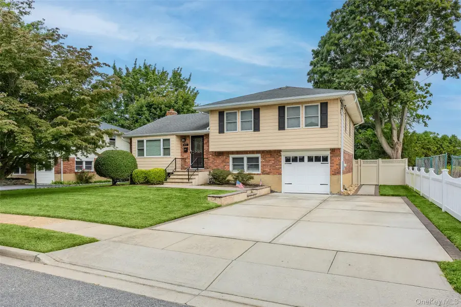 114 Spruce Avenue, Bethpage, NY 11714 - Image #2