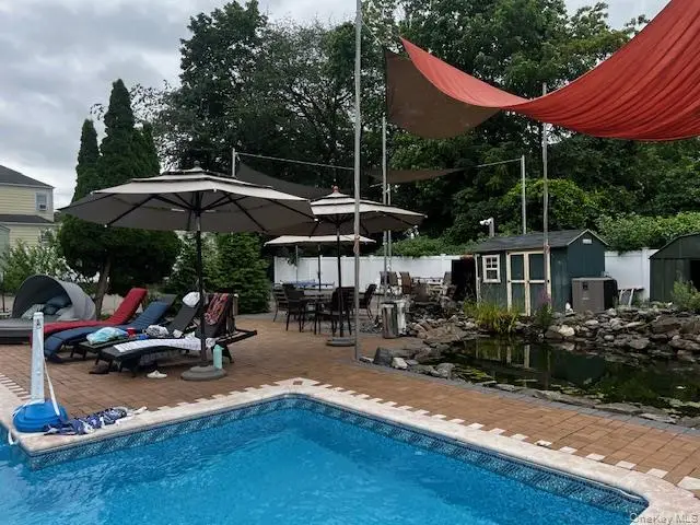 316 Scranton Avenue, Lynbrook, NY 11563 - Image #2