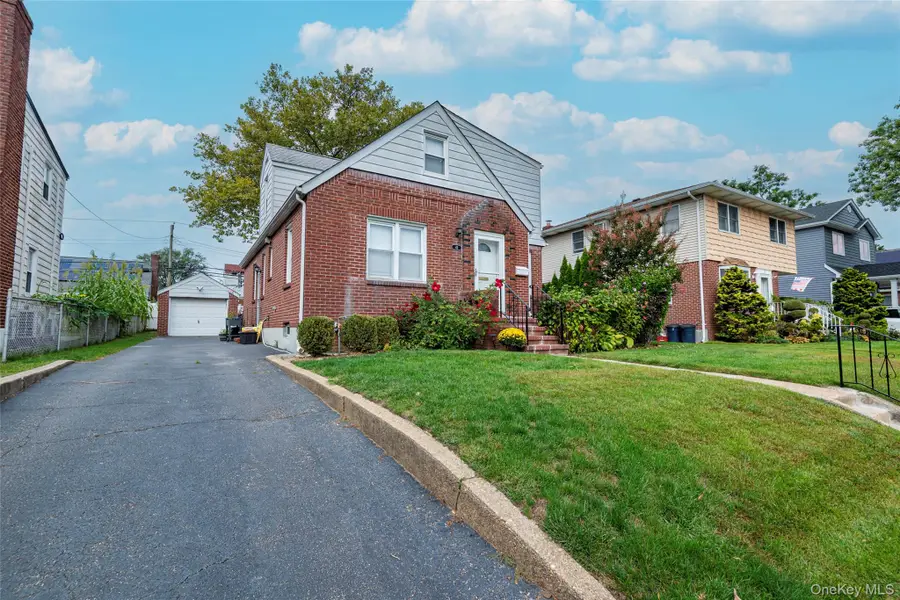 43 Orchid Lane, New Hyde Park, NY 11040 - Image #2