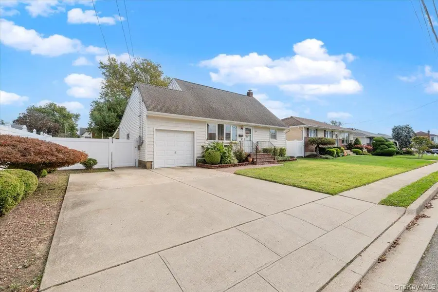 186 11th Street, Bethpage, NY 11714 - Image #3