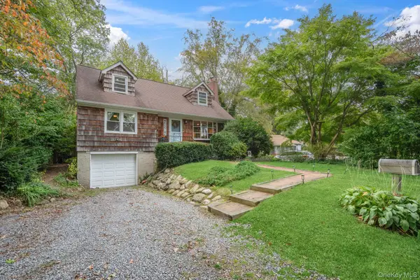 23 Pearwood Drive, Huntington Station, NY 11746