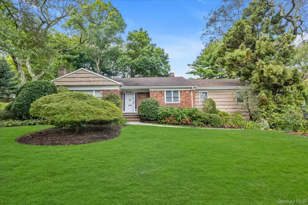 19 Flamingo Road, East Hills, NY 11576