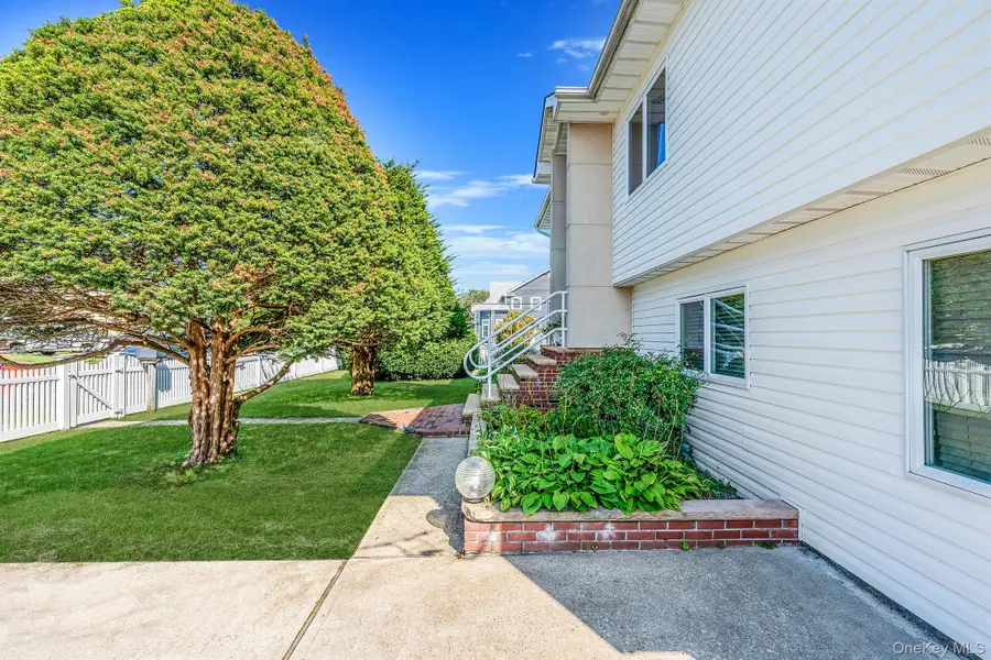 540 Scudder Avenue, Copiague, NY 11726 - Image #3