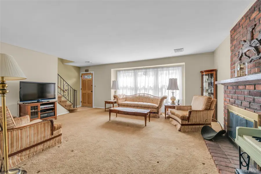 21 Farragut Road, Old Bethpage, NY 11804 - Image #2