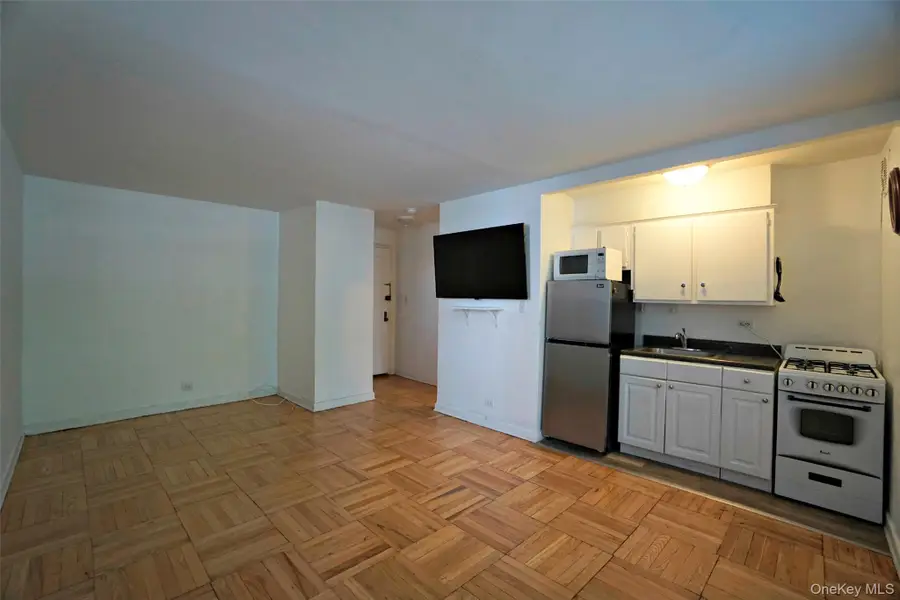 7281 113th Street #2B, Forest Hills, NY 11375 - Image #3