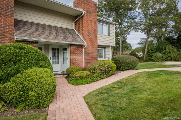 197 Lake Point Circle #197, Middle Island, NY 11953