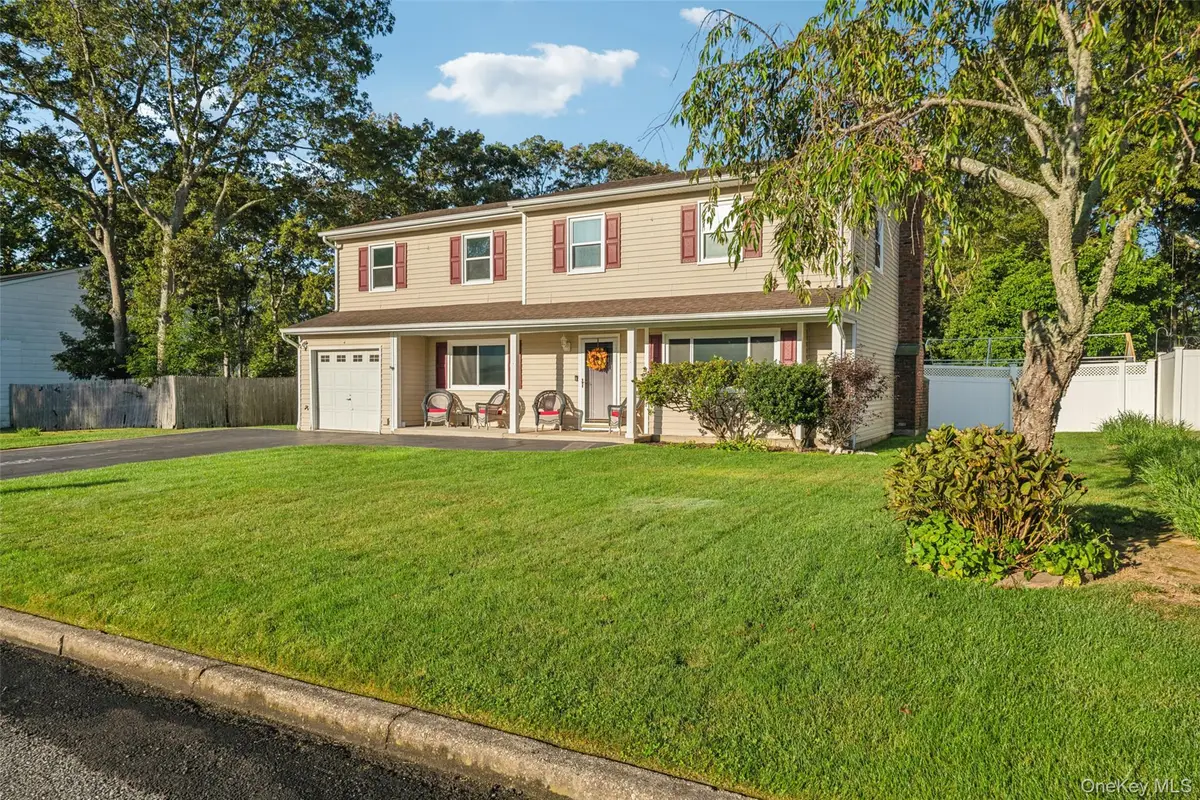 27 Parkridge Circle, Port Jefferson Station, NY 11776 - Image #1