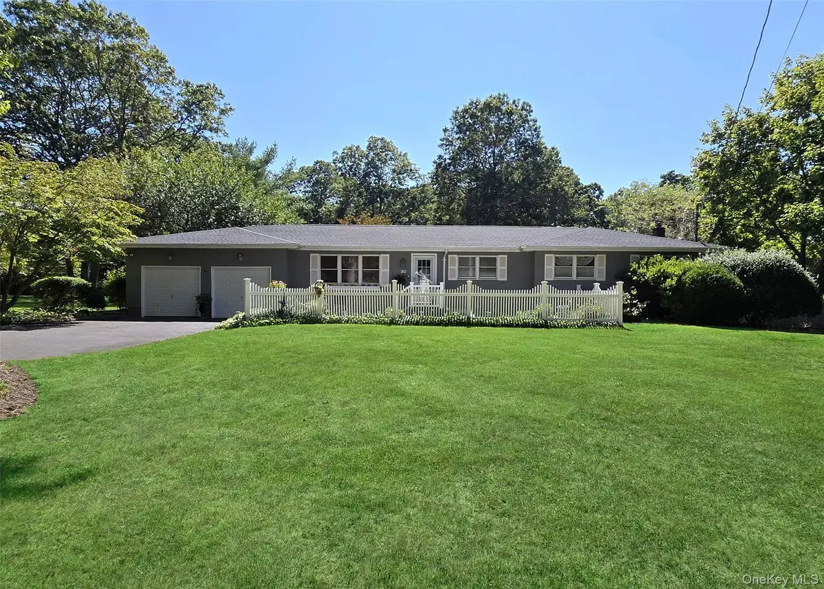 30 Elizabeth Way, Ridge, NY 11961 - Image #1