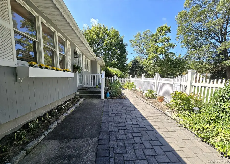 30 Elizabeth Way, Ridge, NY 11961 - Image #2