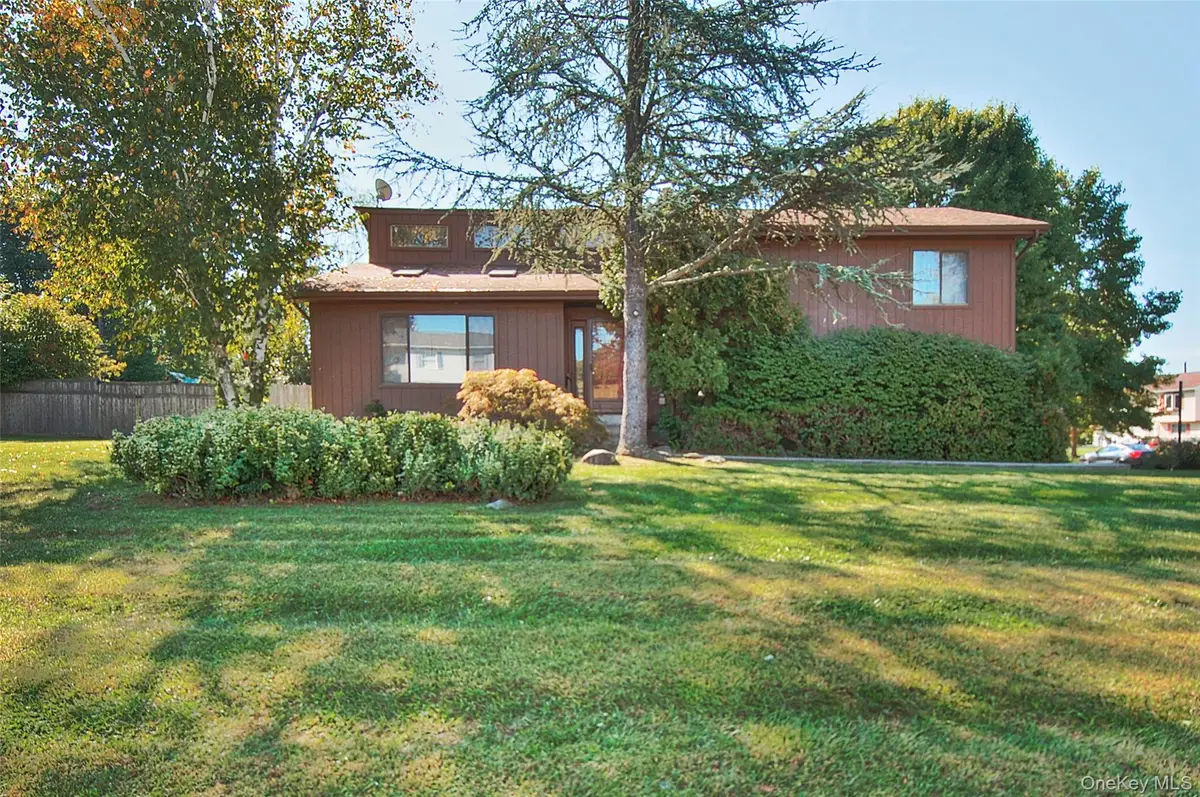 35 Guernsey Drive, New Windsor, NY 12553 - Image #1