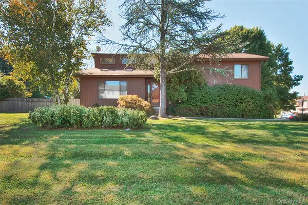 35 Guernsey Drive, New Windsor, NY 12553