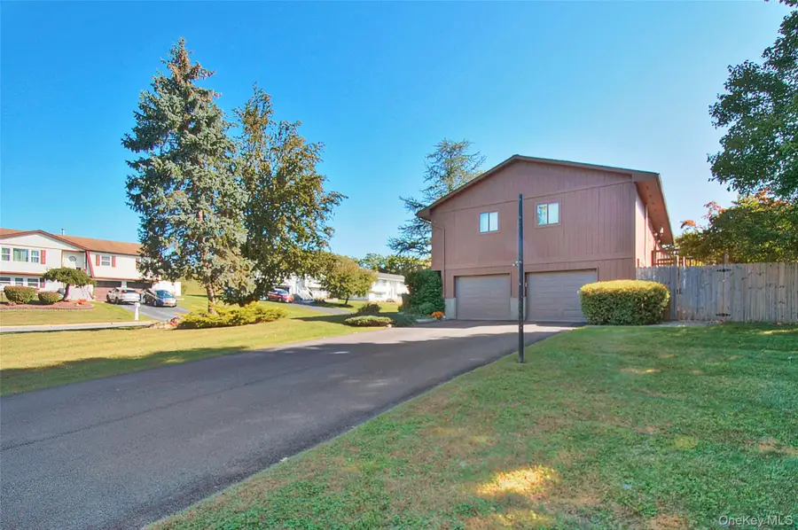 35 Guernsey Drive, New Windsor, NY 12553 - Image #3