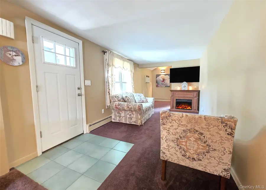 33 Thorne Street, Lake Ronkonkoma, NY 11779 - Image #3