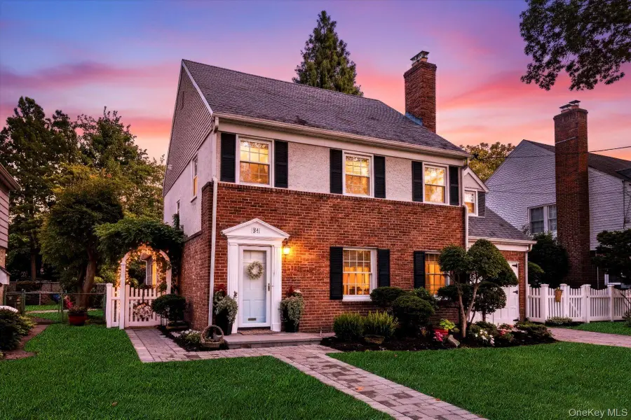 34 Saint Thomas Place, Malverne, NY 11565 - Image #2