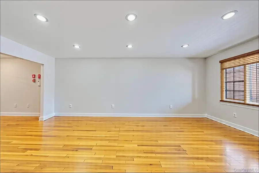 6002 80th Avenue, Glendale, NY 11385 - Image #3