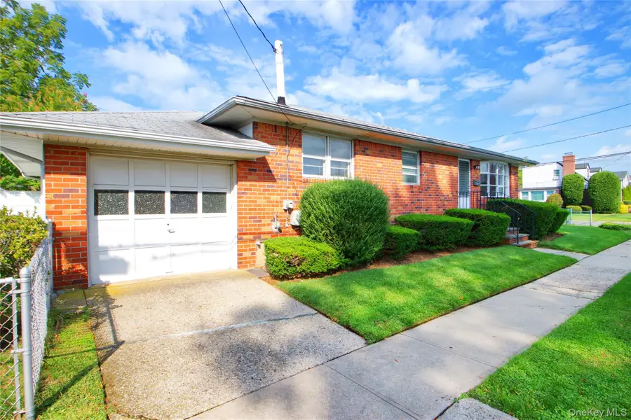 217 Wellington Road S, Garden City South, NY 11530 - Image #2