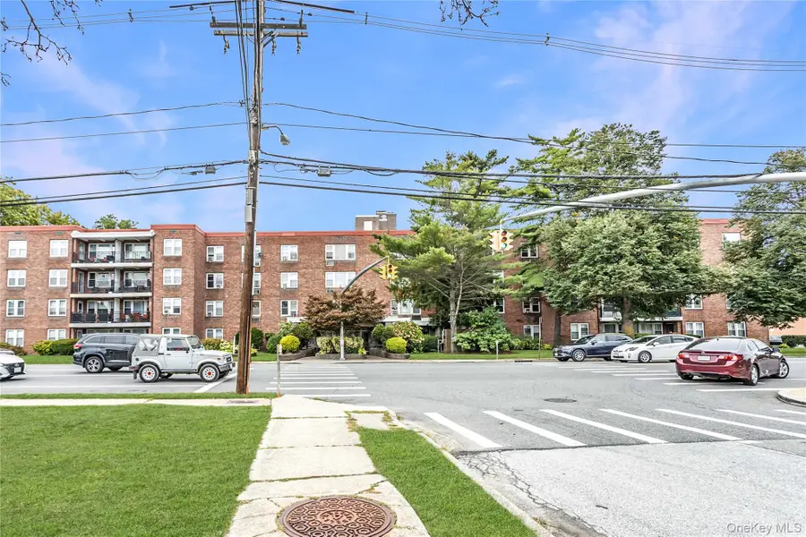 250 W Merrick Road #2L, Freeport, NY 11520 - Image #2