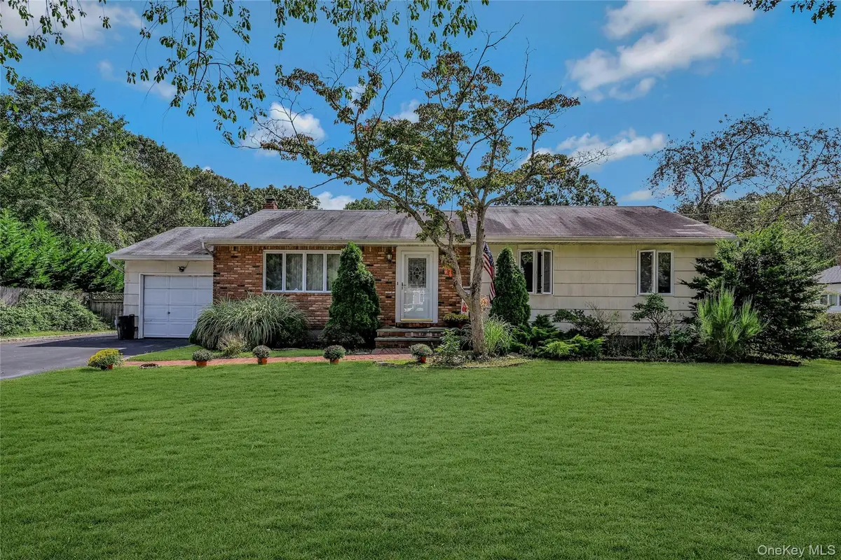 293 Blake Avenue, Bohemia, NY 11716 - Image #1