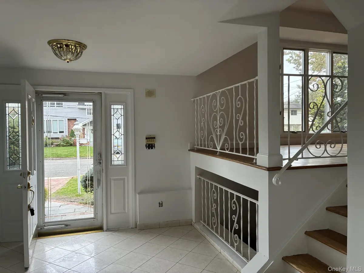 20 Shelbourne Lane, Commack, NY 11725 - Image #1