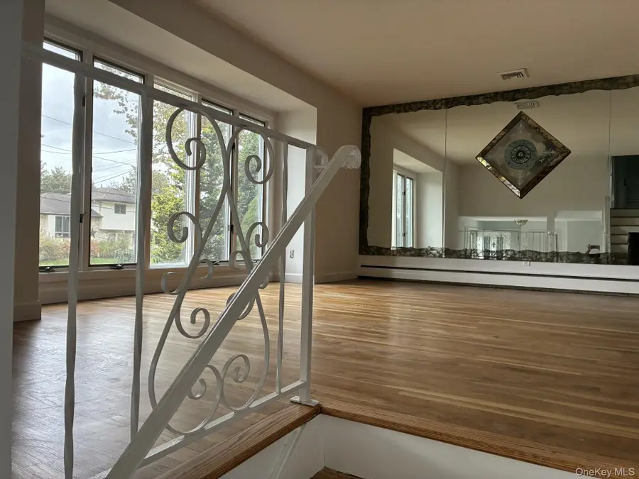 20 Shelbourne Lane, Commack, NY 11725 - Image #3