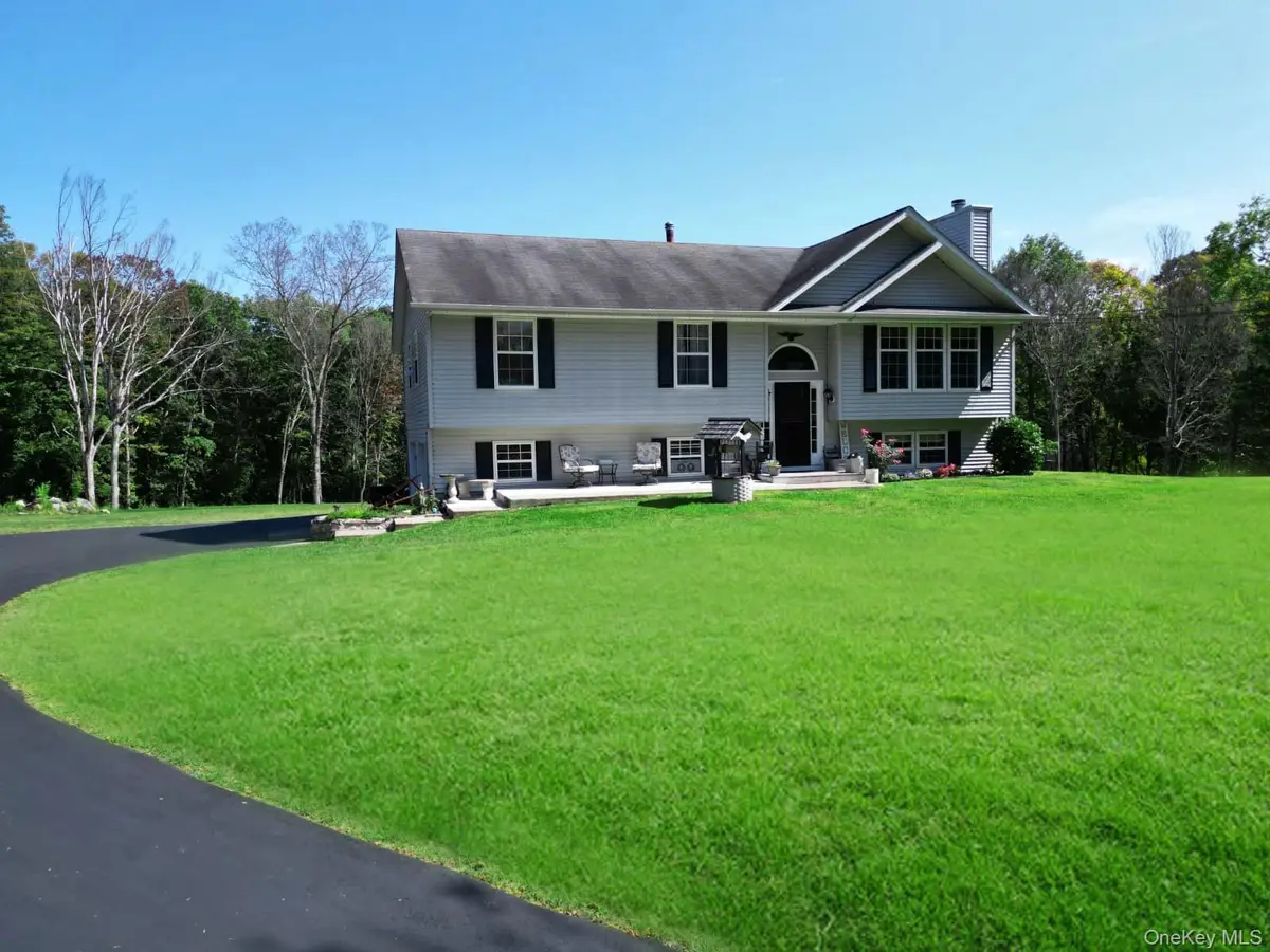 606 Twin Arch Road, Rock Tavern, NY 12575 - Image #1