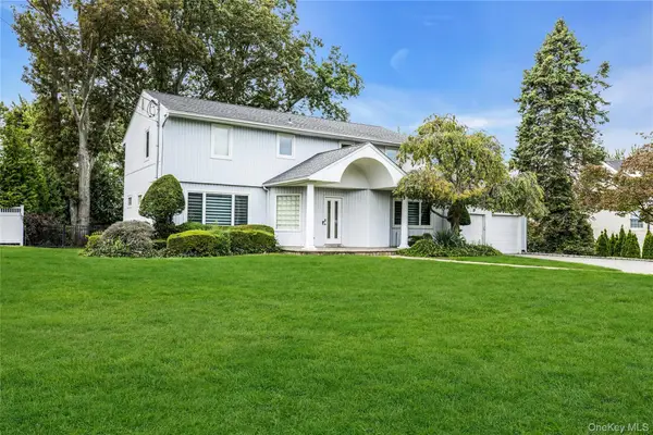 71 Hofstra Drive, Plainview, NY 11803